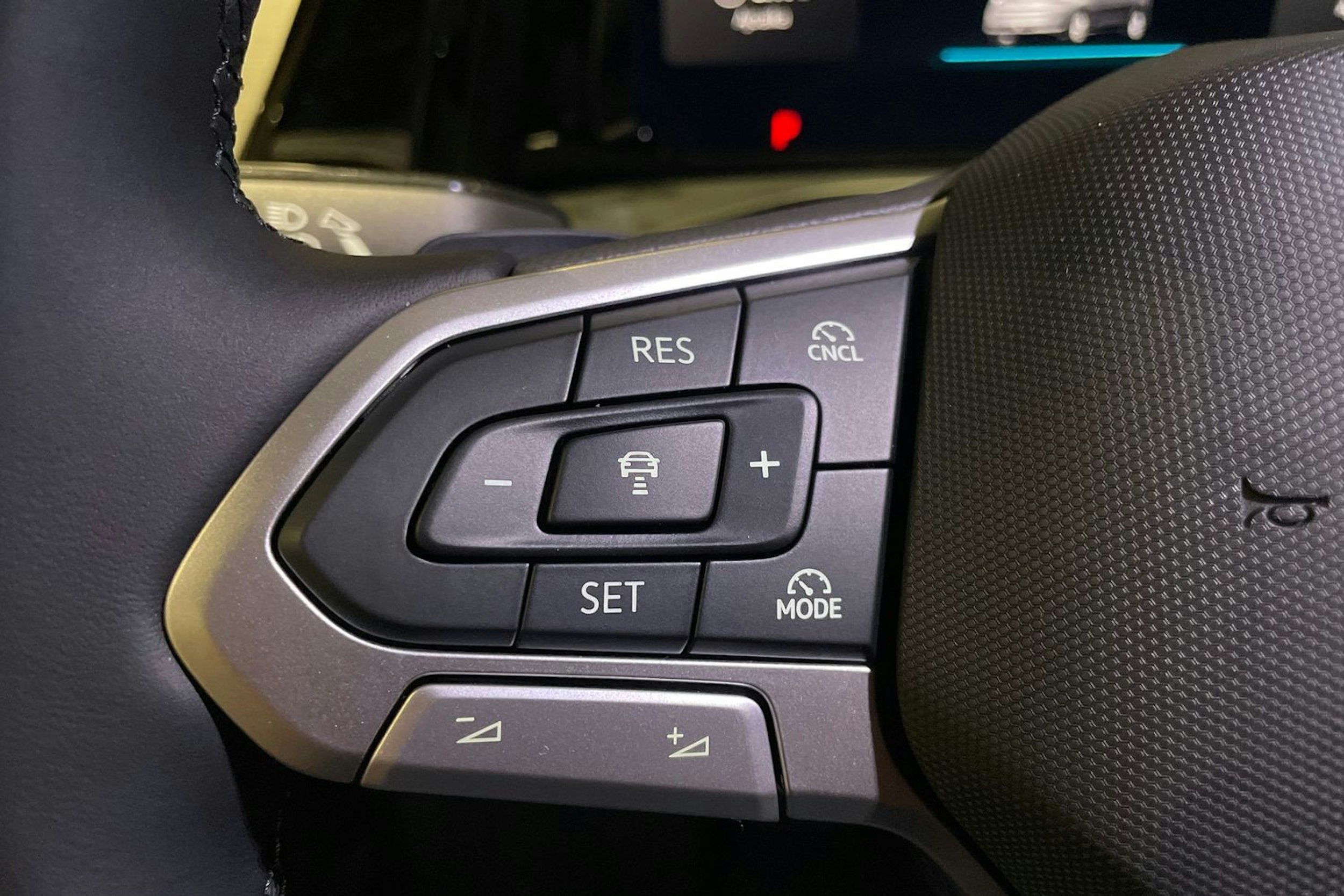 harmaa Volkswagen Multivan 2025 kuva 20.