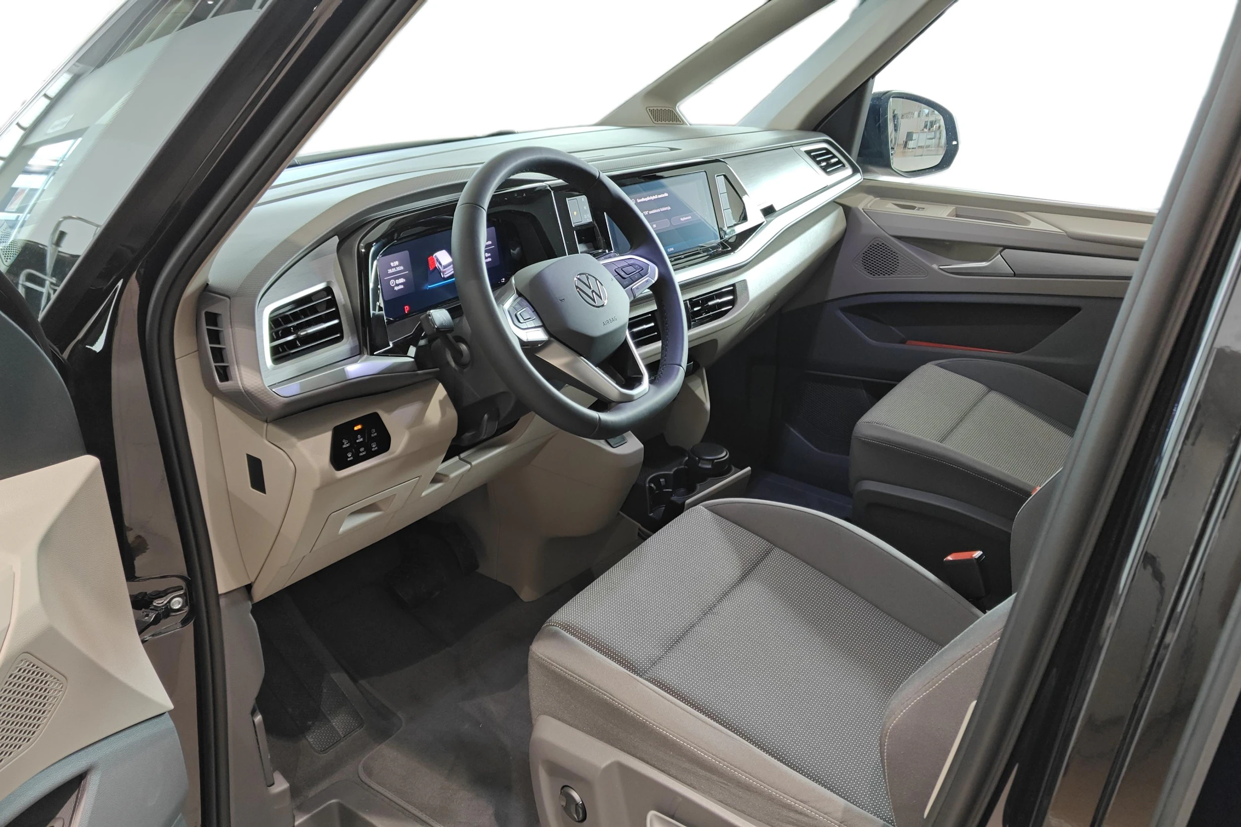 musta Volkswagen Multivan 2025 kuva 8.