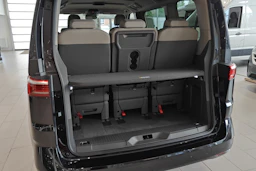 musta Volkswagen Multivan 2025 kuva 13.