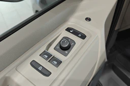 musta Volkswagen Multivan 2025 kuva 19.