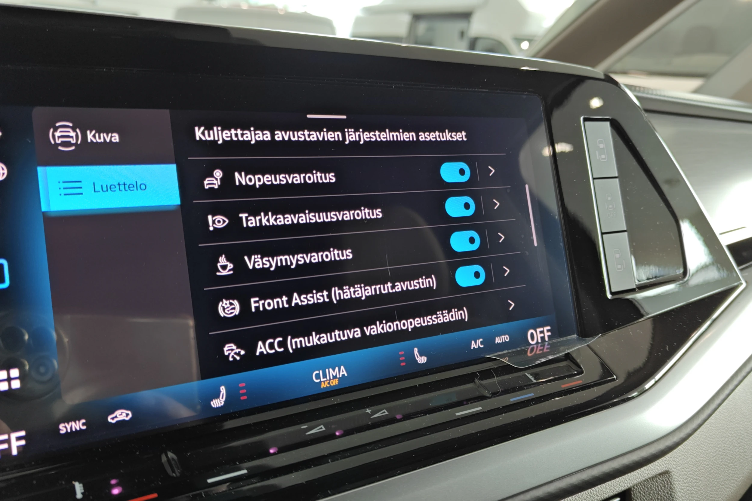 musta Volkswagen Multivan 2025 kuva 28.