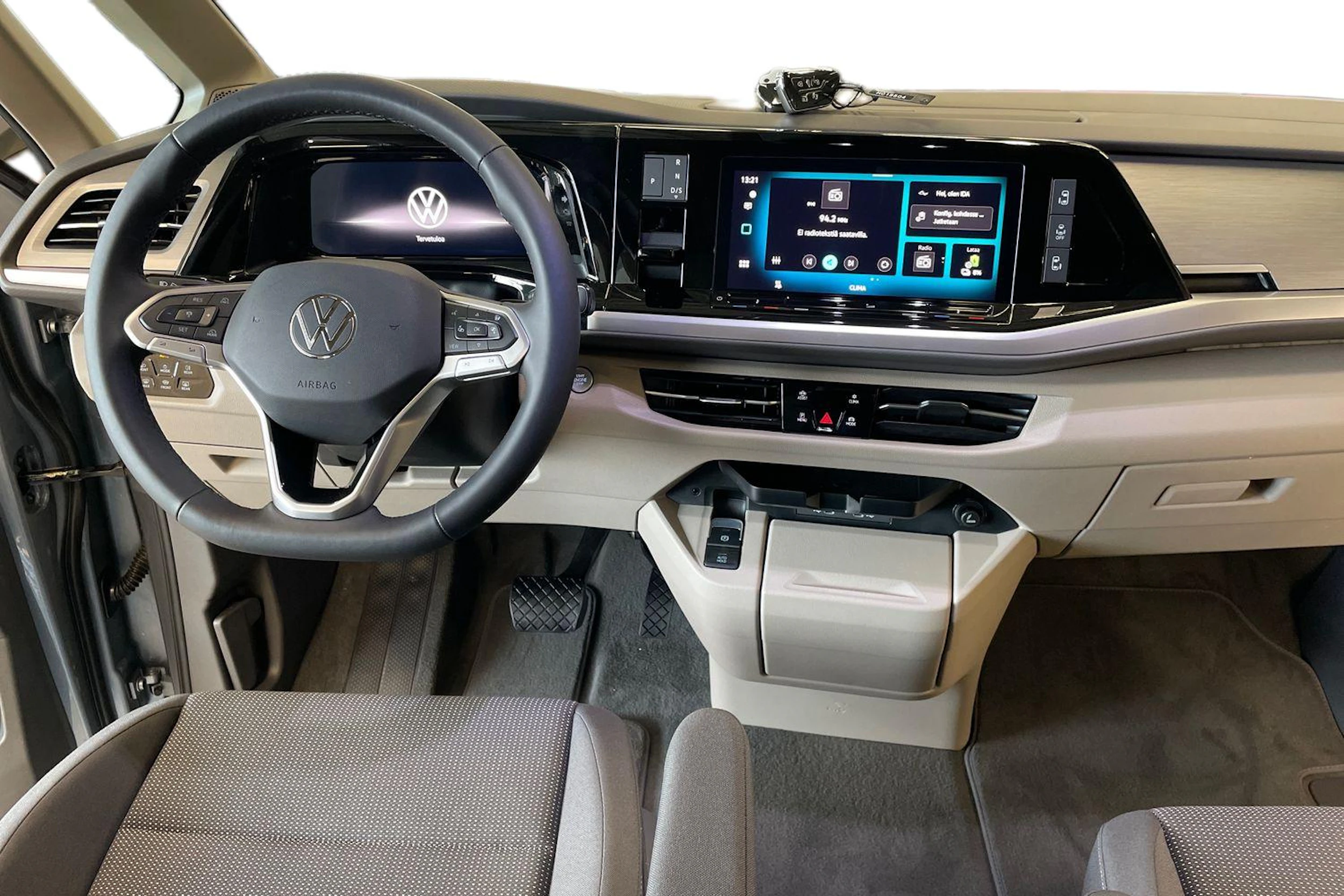 met. harmaa Volkswagen Multivan 2025 kuva 9.