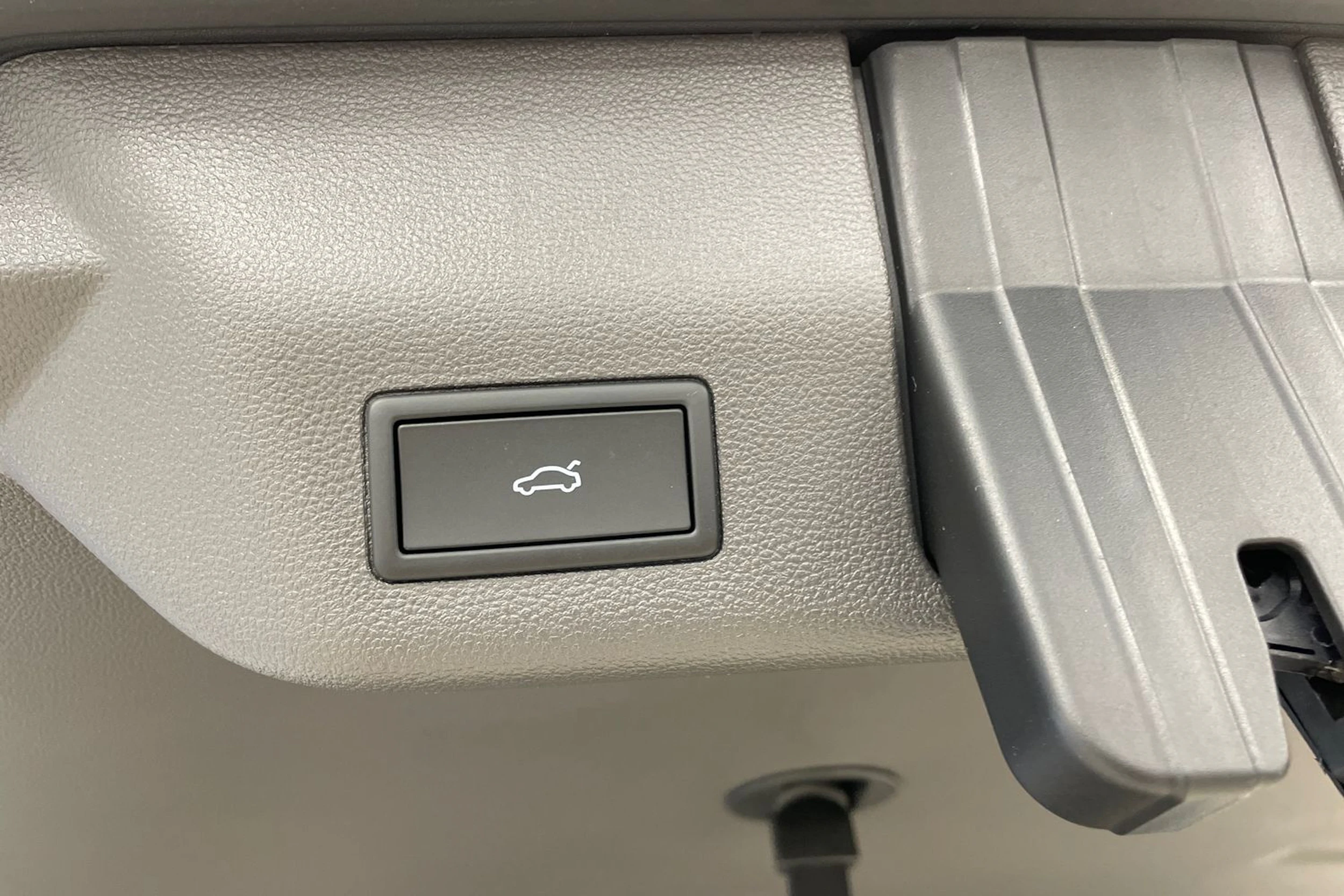 met. harmaa Volkswagen Multivan 2025 kuva 18.