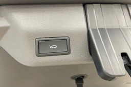 met. harmaa Volkswagen Multivan 2025 kuva 18.
