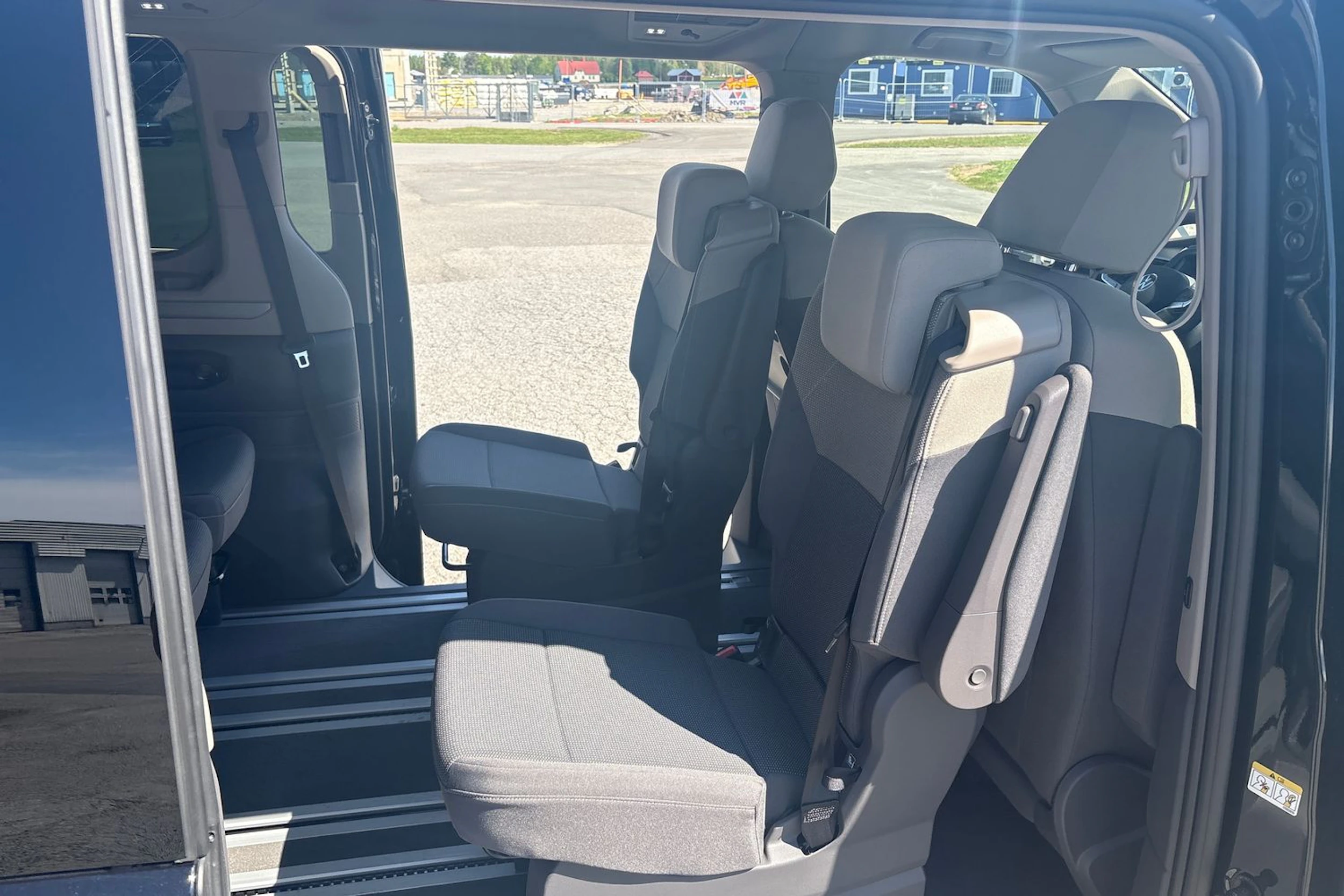 musta Volkswagen Multivan 2025 kuva 11.