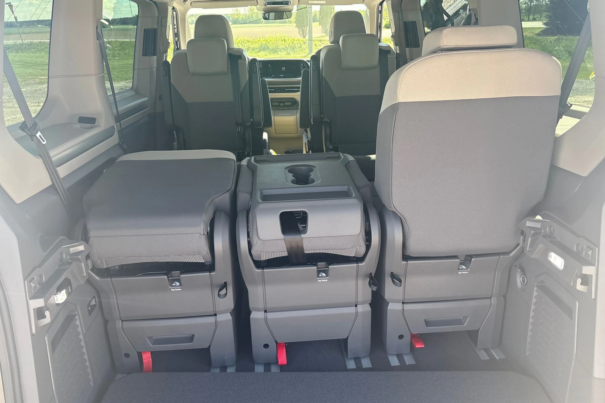 musta Volkswagen Multivan 2025 kuva 15.