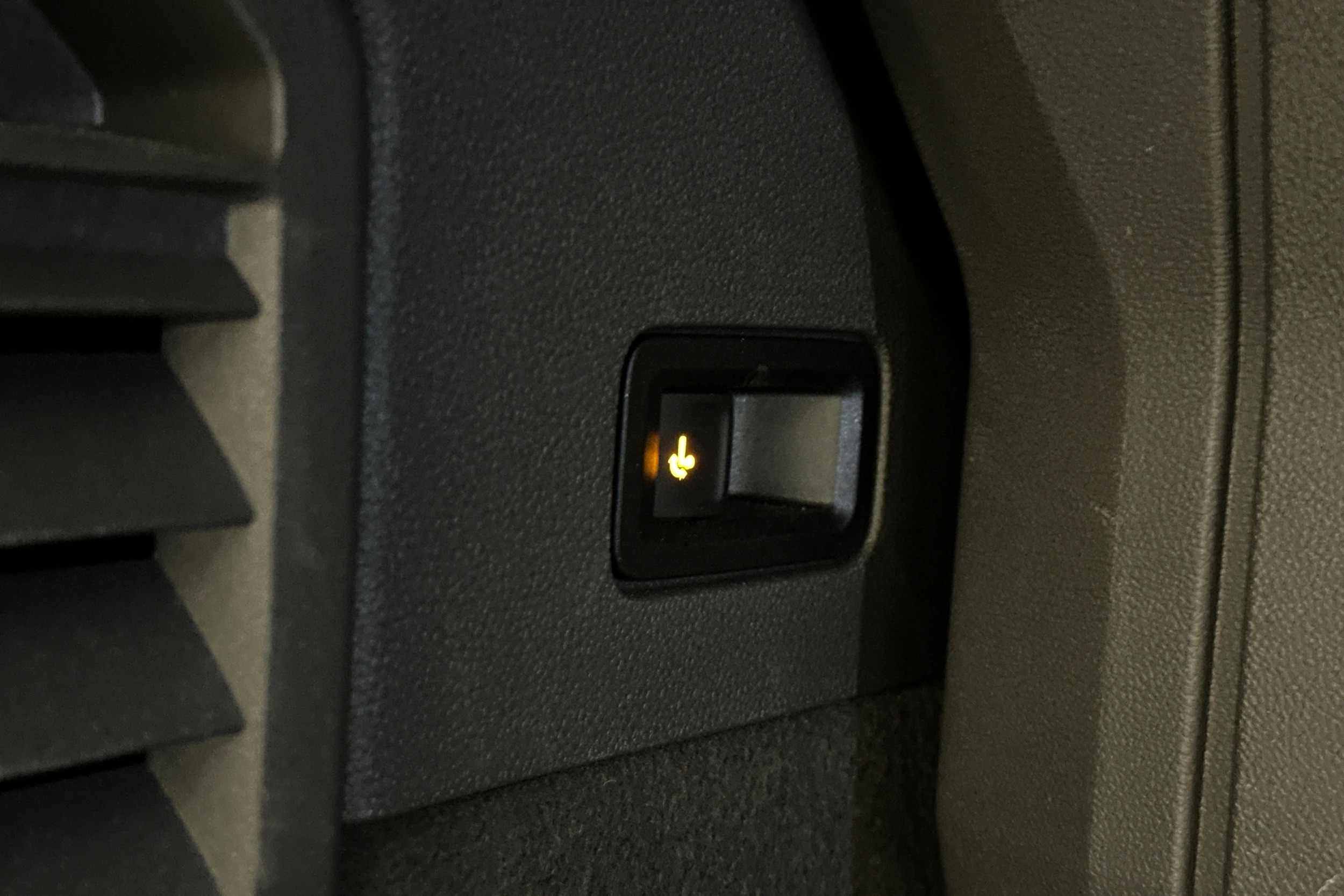 met. valkoinen Volkswagen Multivan 2025 kuva 17.