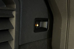 met. valkoinen Volkswagen Multivan 2025 kuva 17.