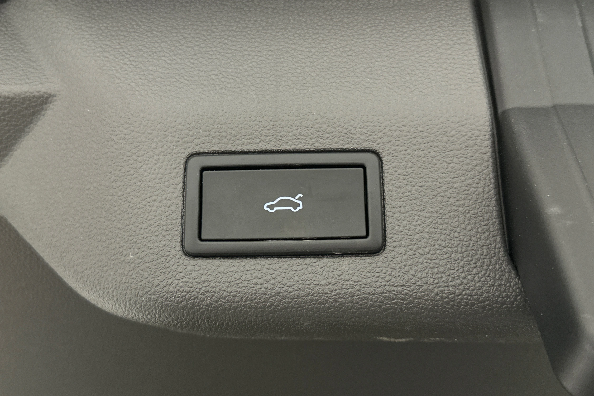 met. valkoinen Volkswagen Multivan 2025 kuva 18.