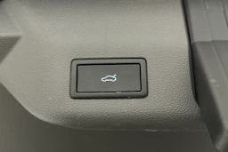 met. valkoinen Volkswagen Multivan 2025 kuva 18.