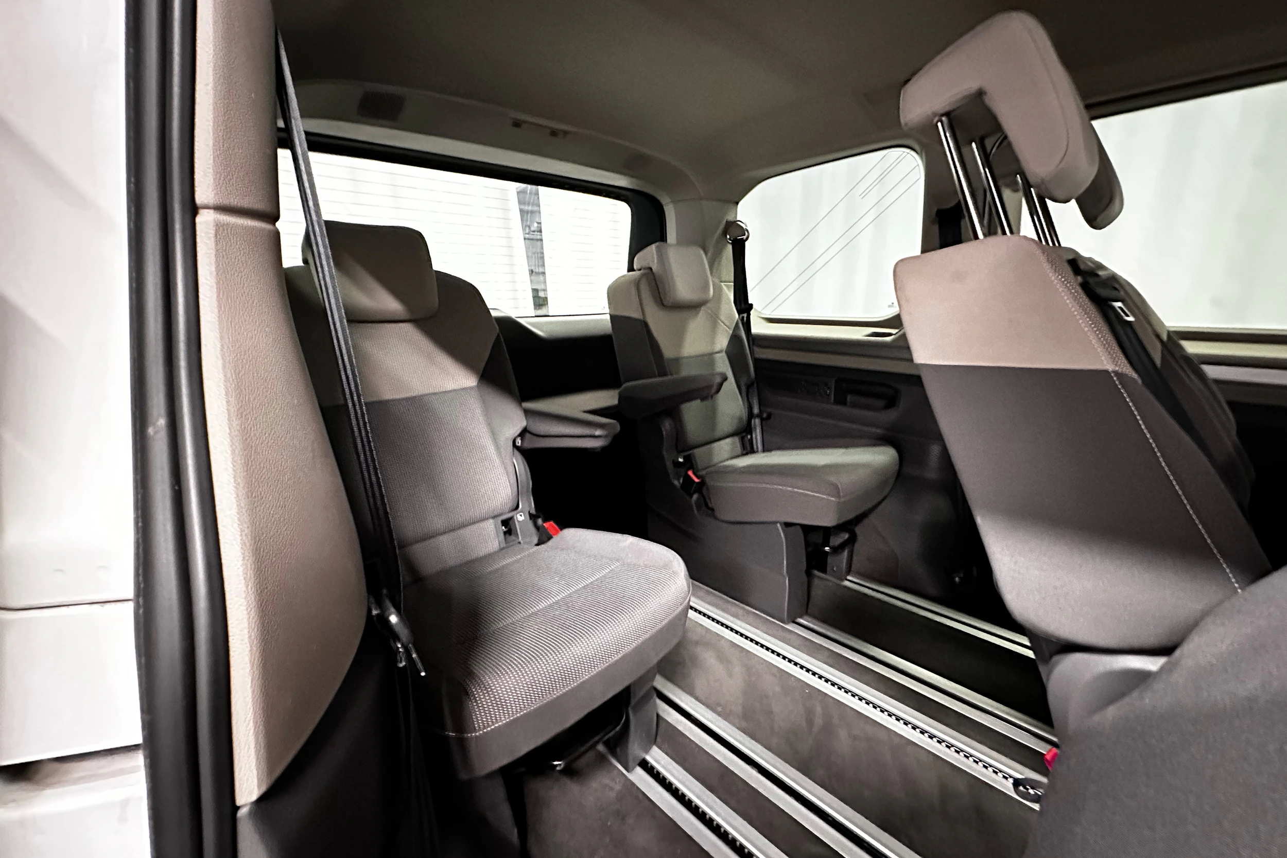 met. valkoinen Volkswagen Multivan 2025 kuva 19.