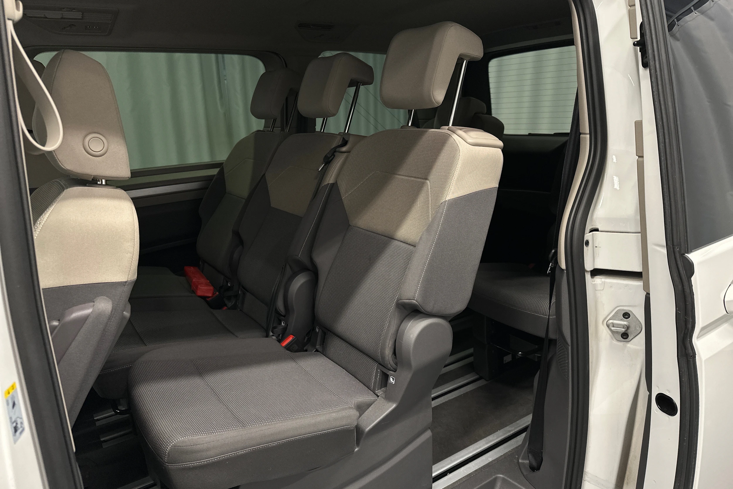 met. valkoinen Volkswagen Multivan 2025 kuva 20.