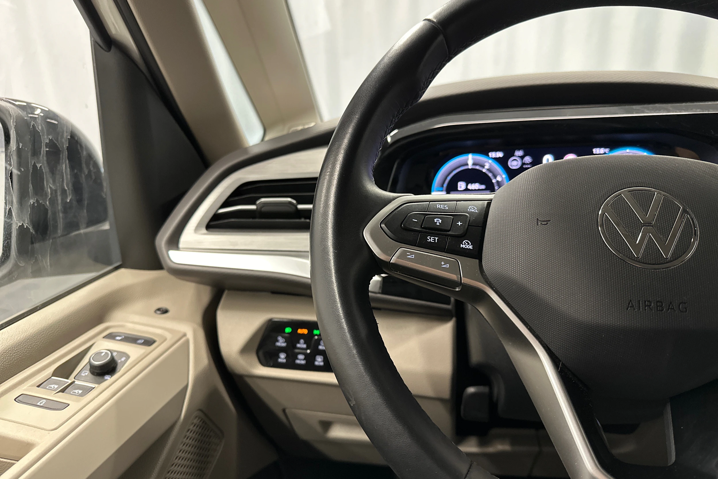 met. valkoinen Volkswagen Multivan 2025 kuva 22.