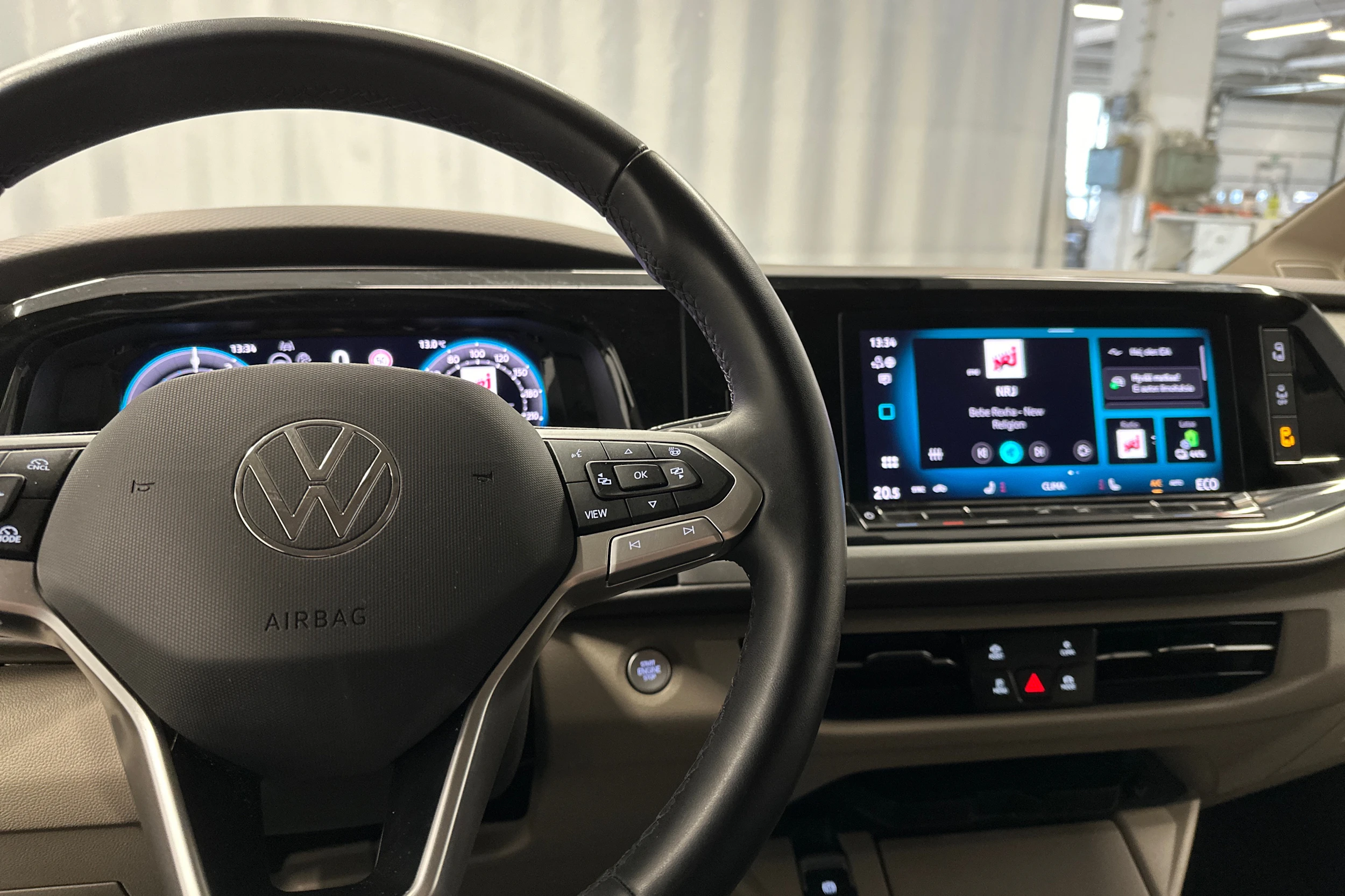 met. valkoinen Volkswagen Multivan 2025 kuva 23.