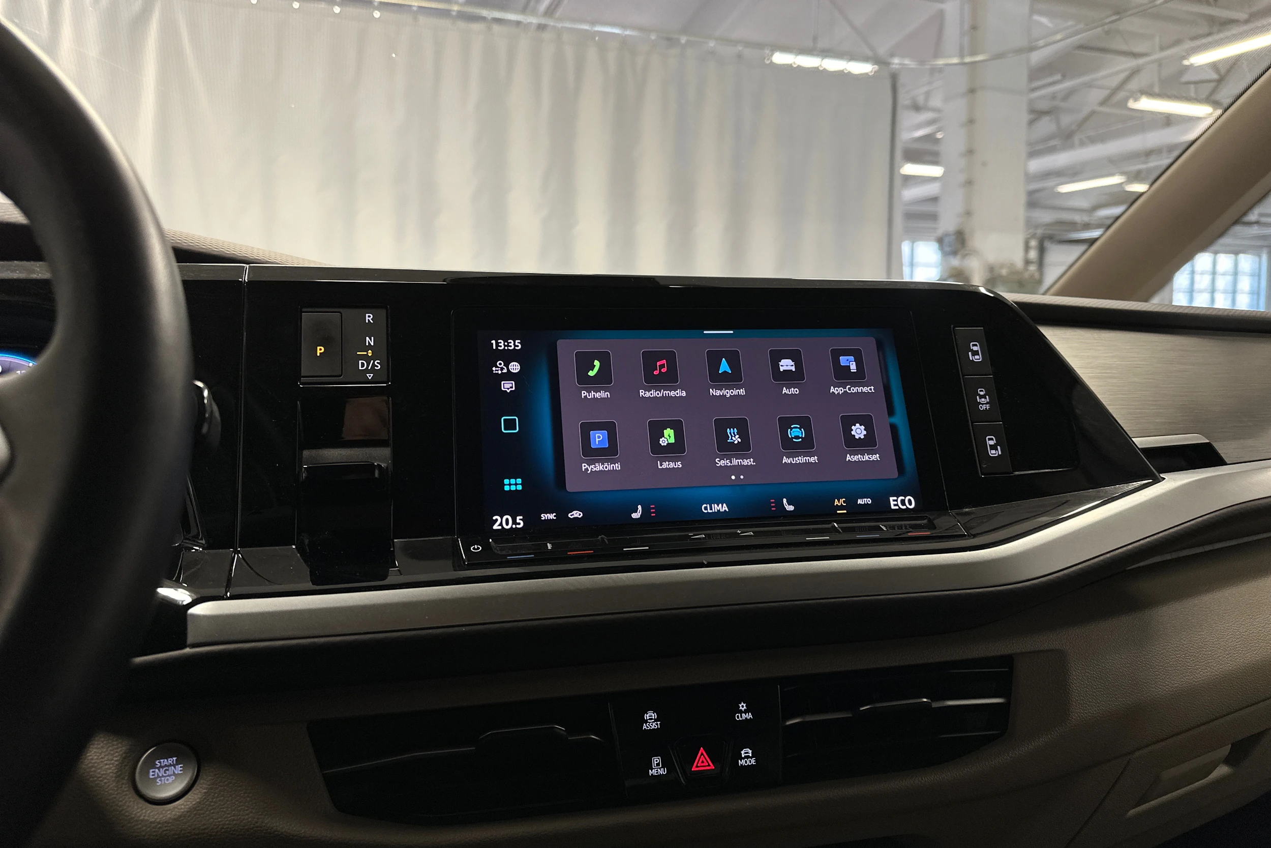 met. valkoinen Volkswagen Multivan 2025 kuva 26.