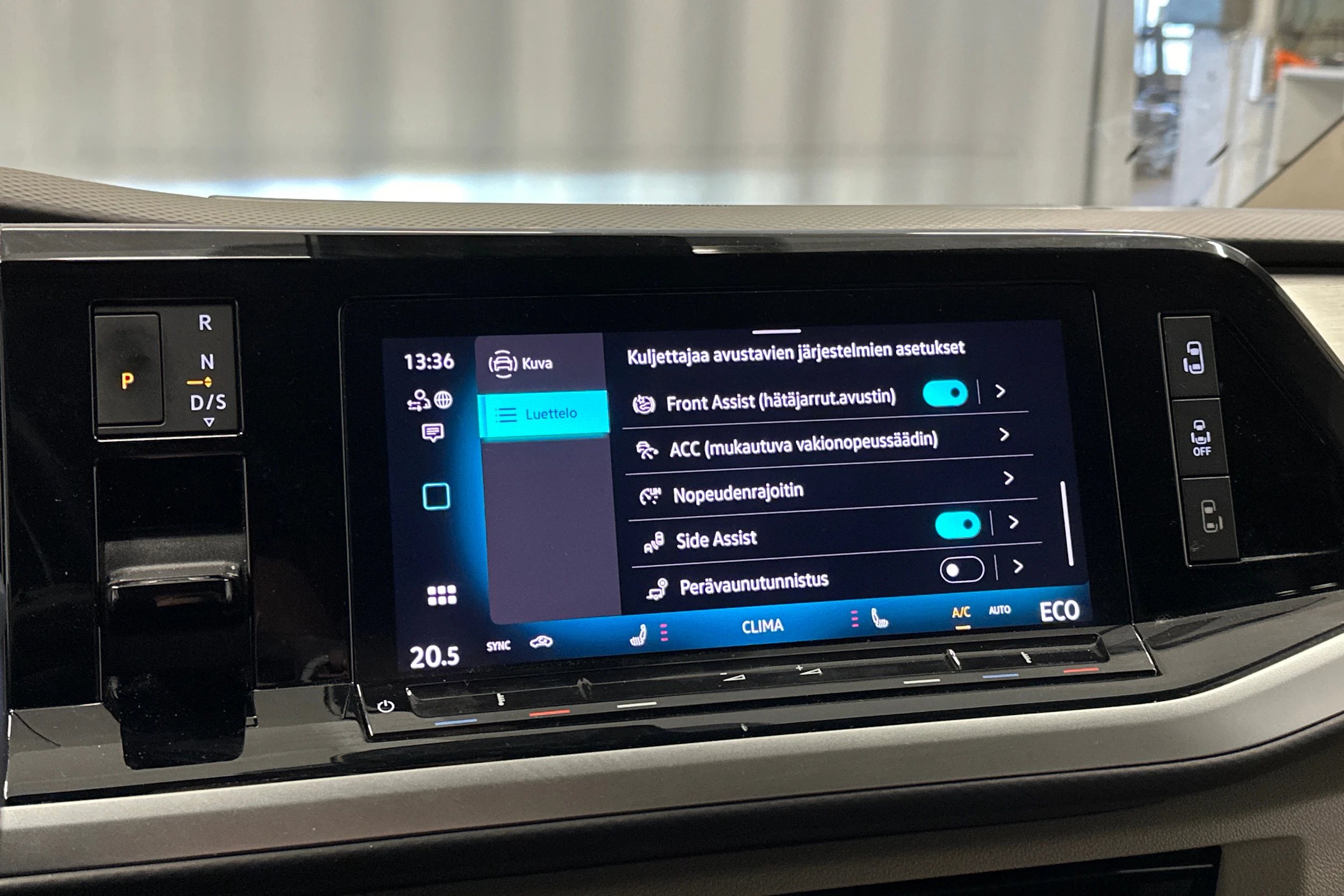 met. valkoinen Volkswagen Multivan 2025 kuva 28.