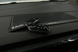 met. valkoinen Volkswagen Multivan 2025 kuva 33.