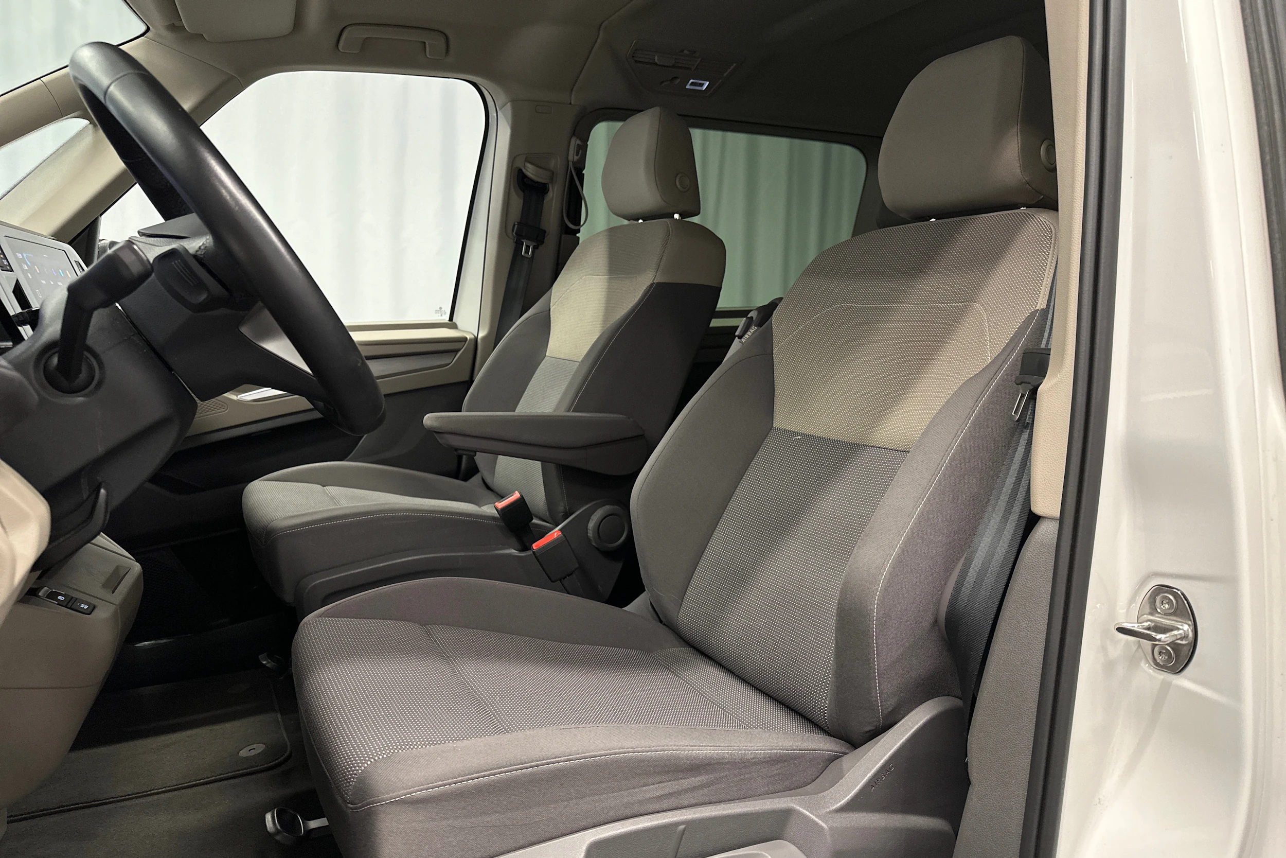 met. valkoinen Volkswagen Multivan 2025 kuva 34.