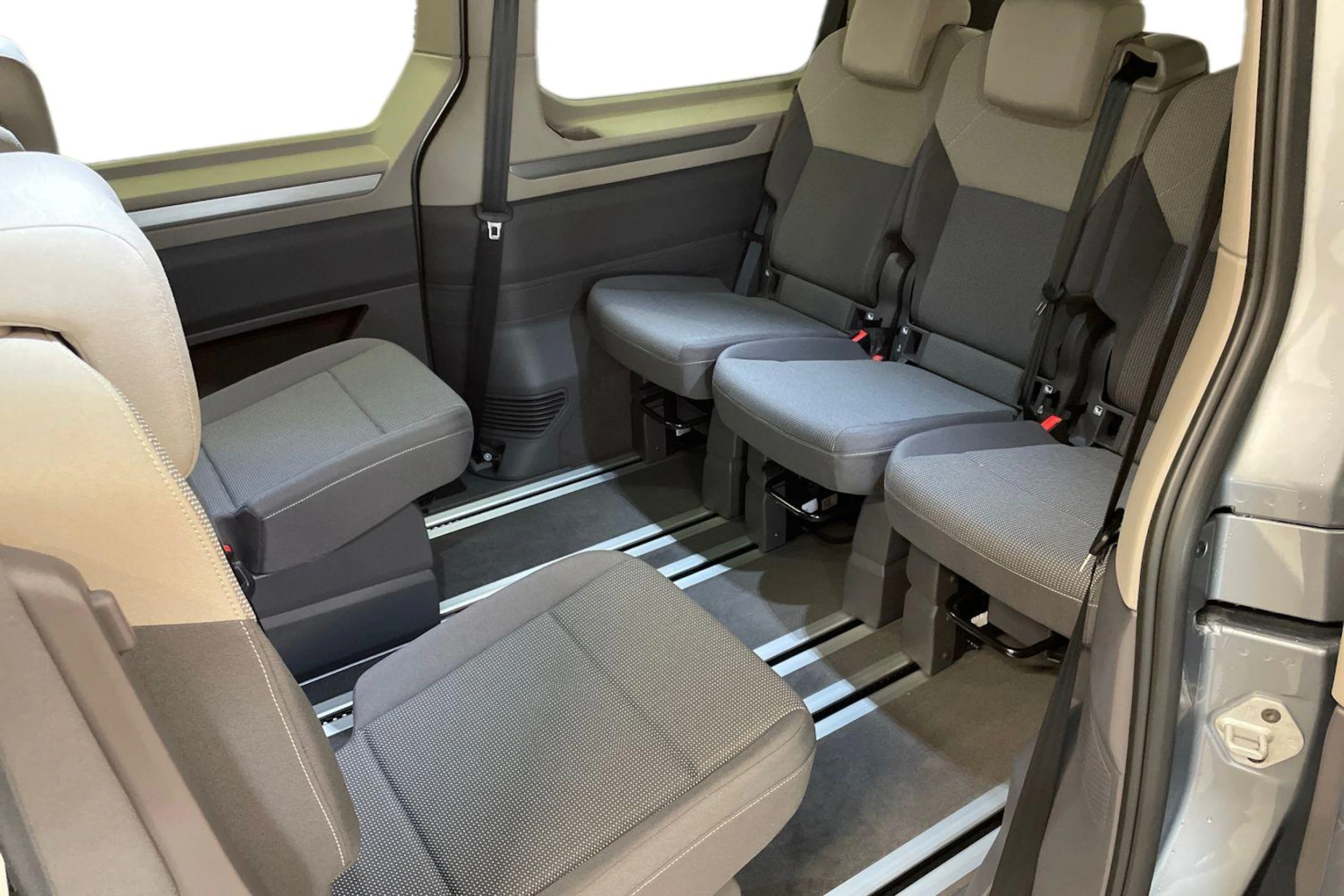 met. harmaa Volkswagen Multivan 2025 kuva 8.