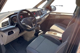 Harmaa Volkswagen Multivan 2025 kuva 7.