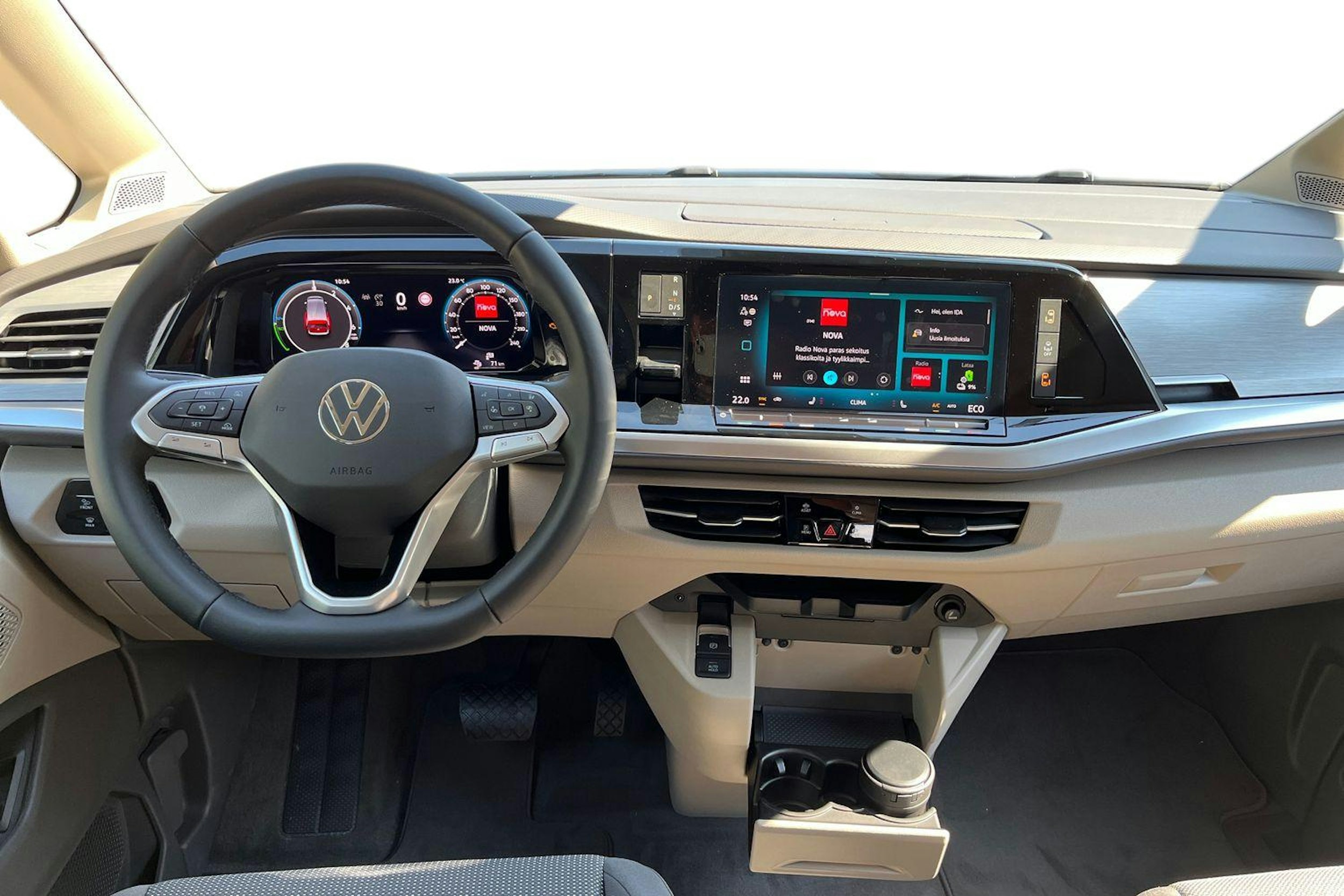 Harmaa Volkswagen Multivan 2025 kuva 9.