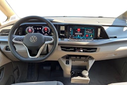 Harmaa Volkswagen Multivan 2025 kuva 9.
