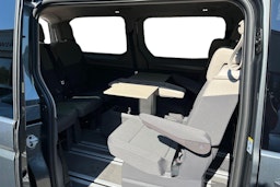 Harmaa Volkswagen Multivan 2025 kuva 10.