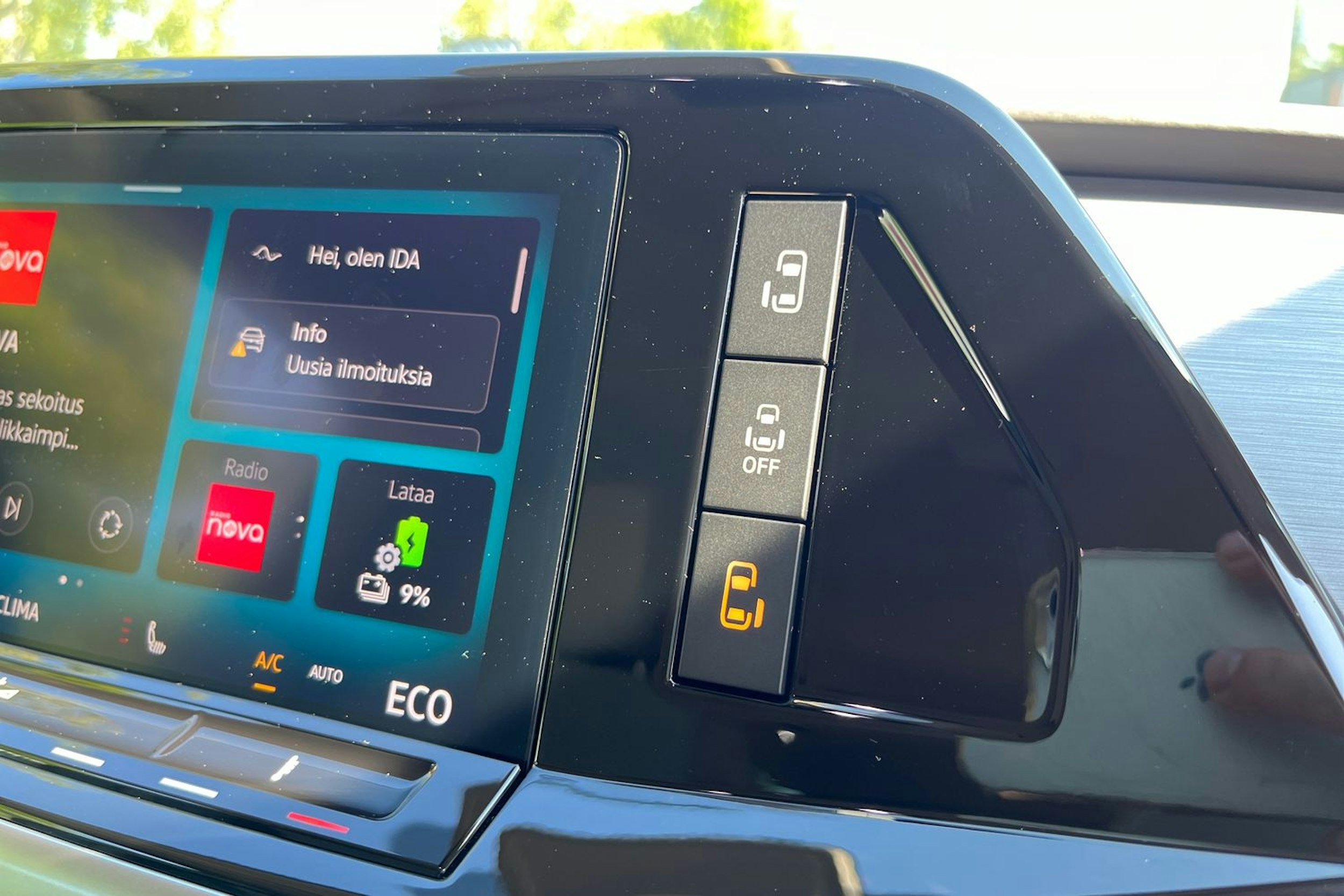 Harmaa Volkswagen Multivan 2025 kuva 14.