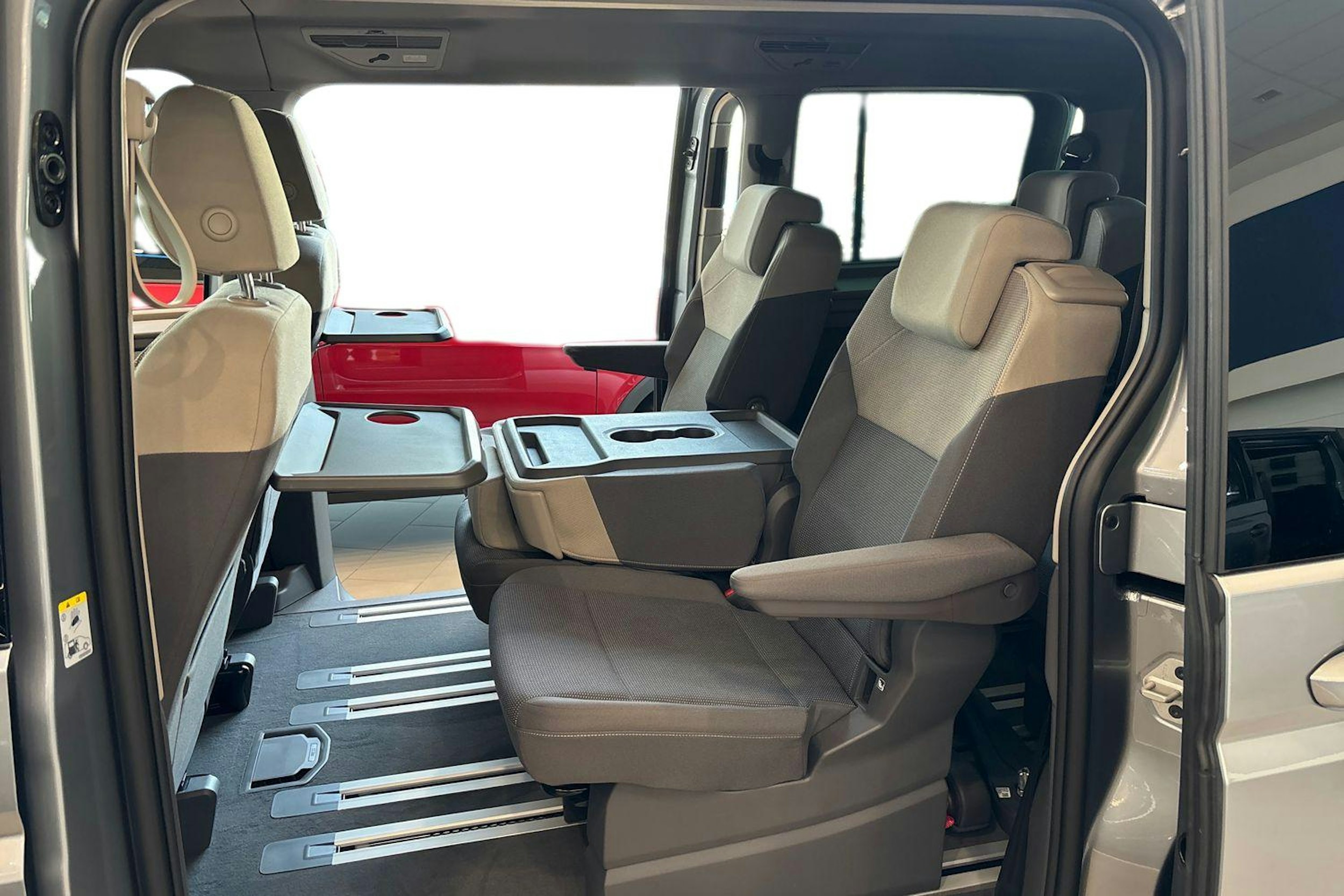 hopea Volkswagen Multivan 2025 kuva 10.