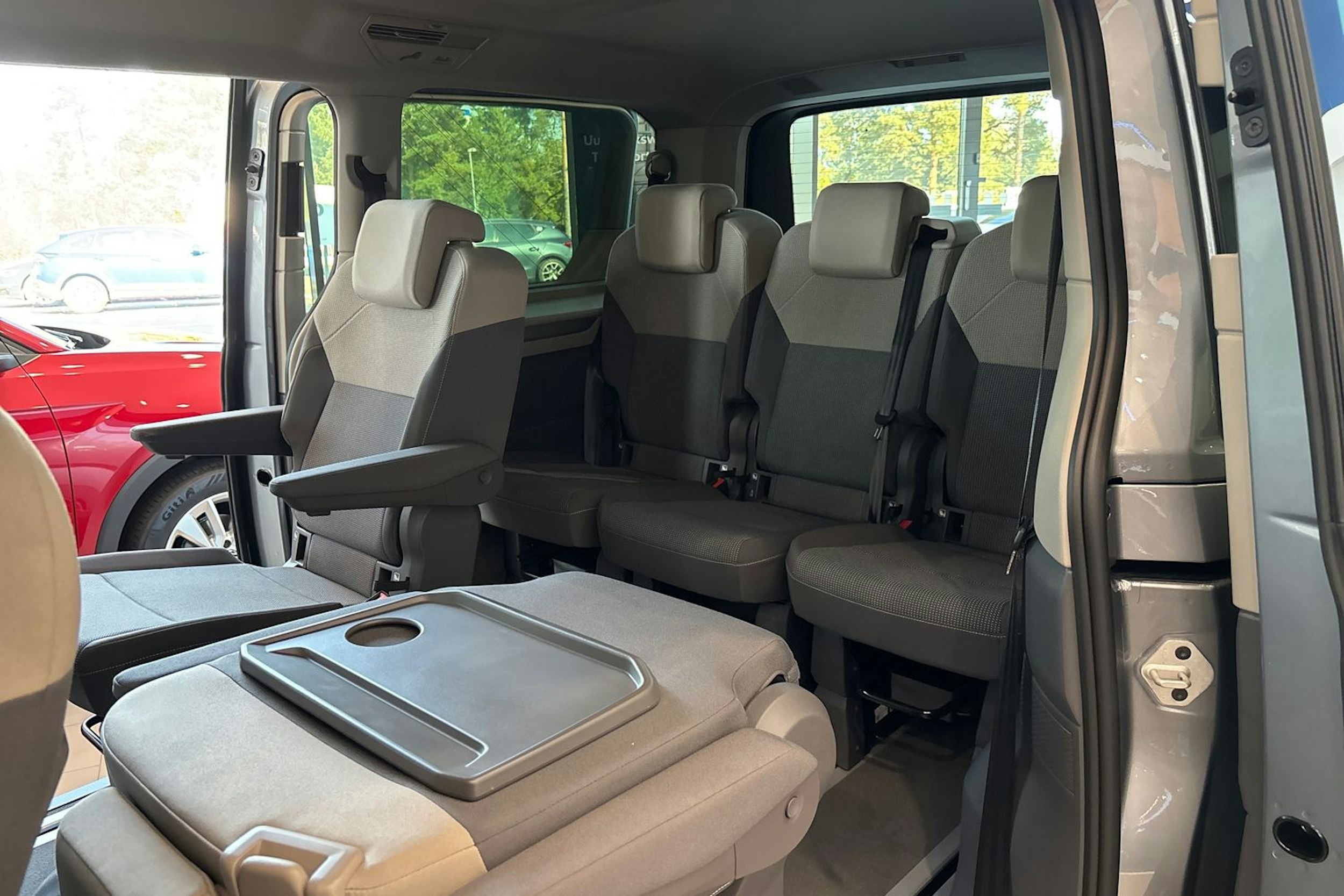 hopea Volkswagen Multivan 2025 kuva 12.