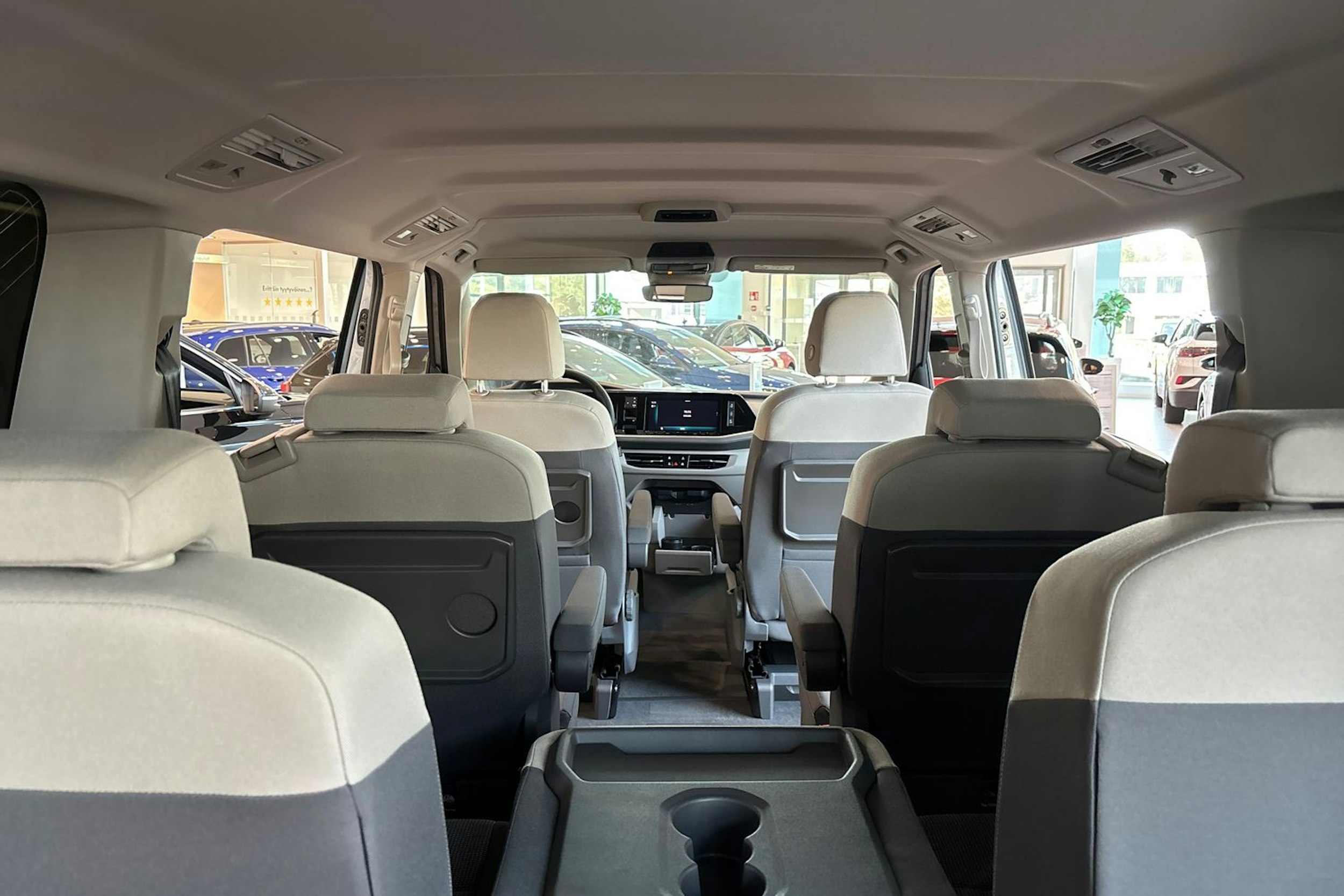 hopea Volkswagen Multivan 2025 kuva 14.
