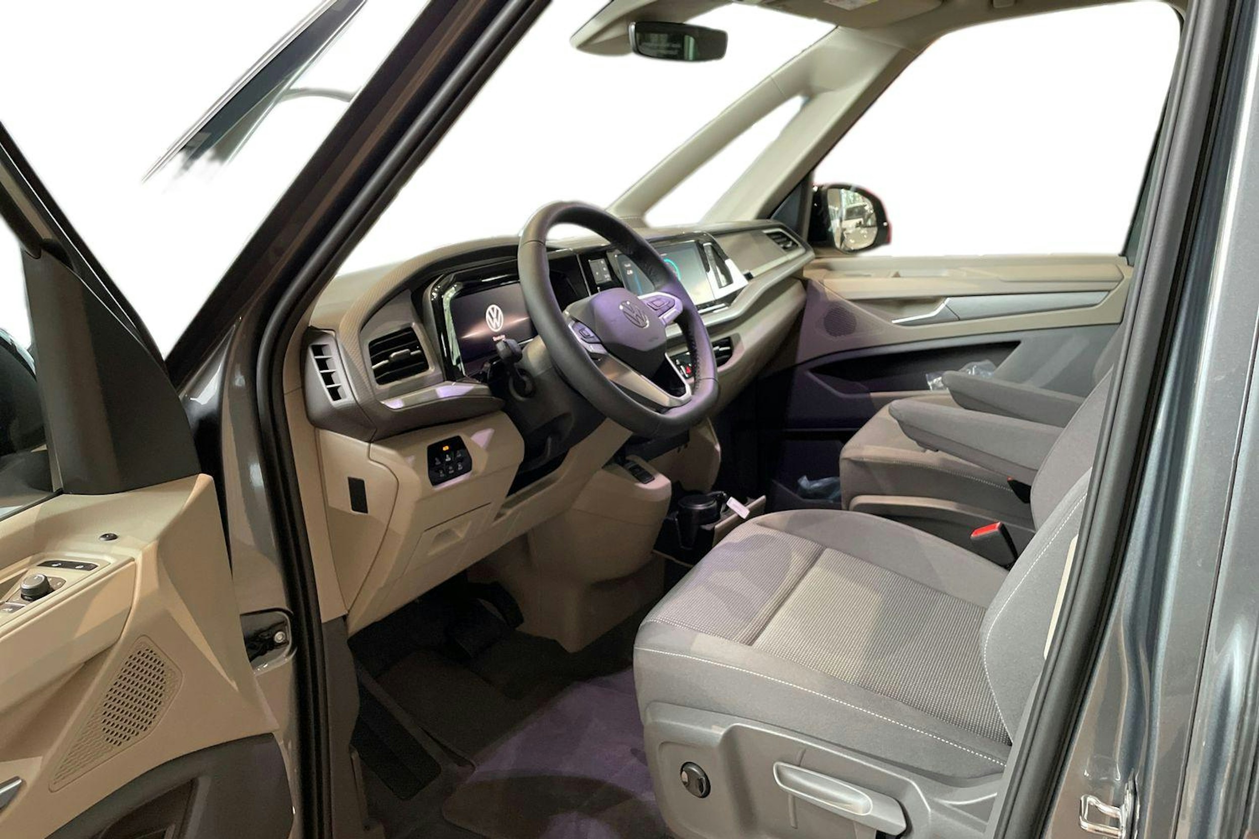 met. harmaa Volkswagen Multivan 2025 kuva 7.