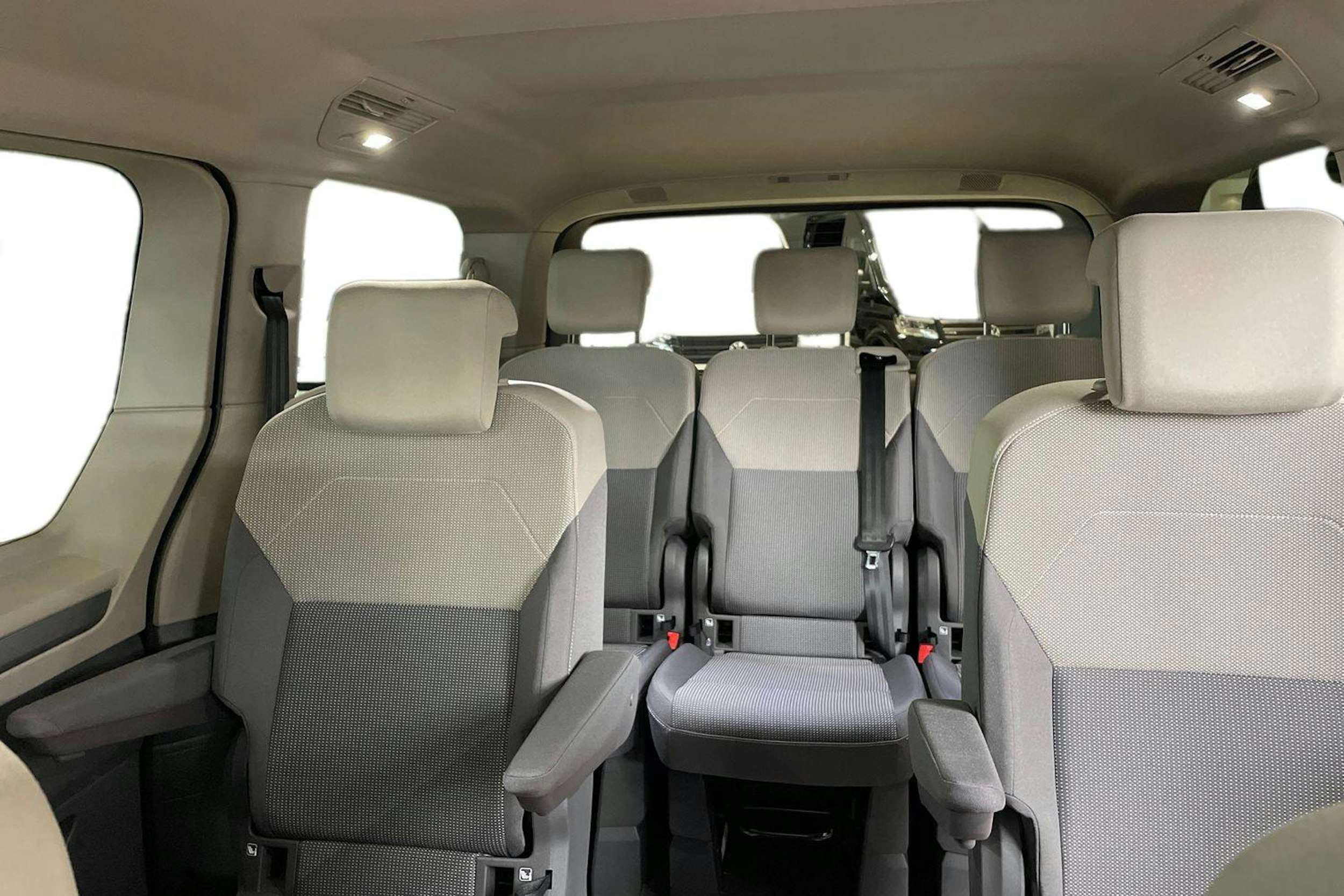 met. harmaa Volkswagen Multivan 2025 kuva 10.