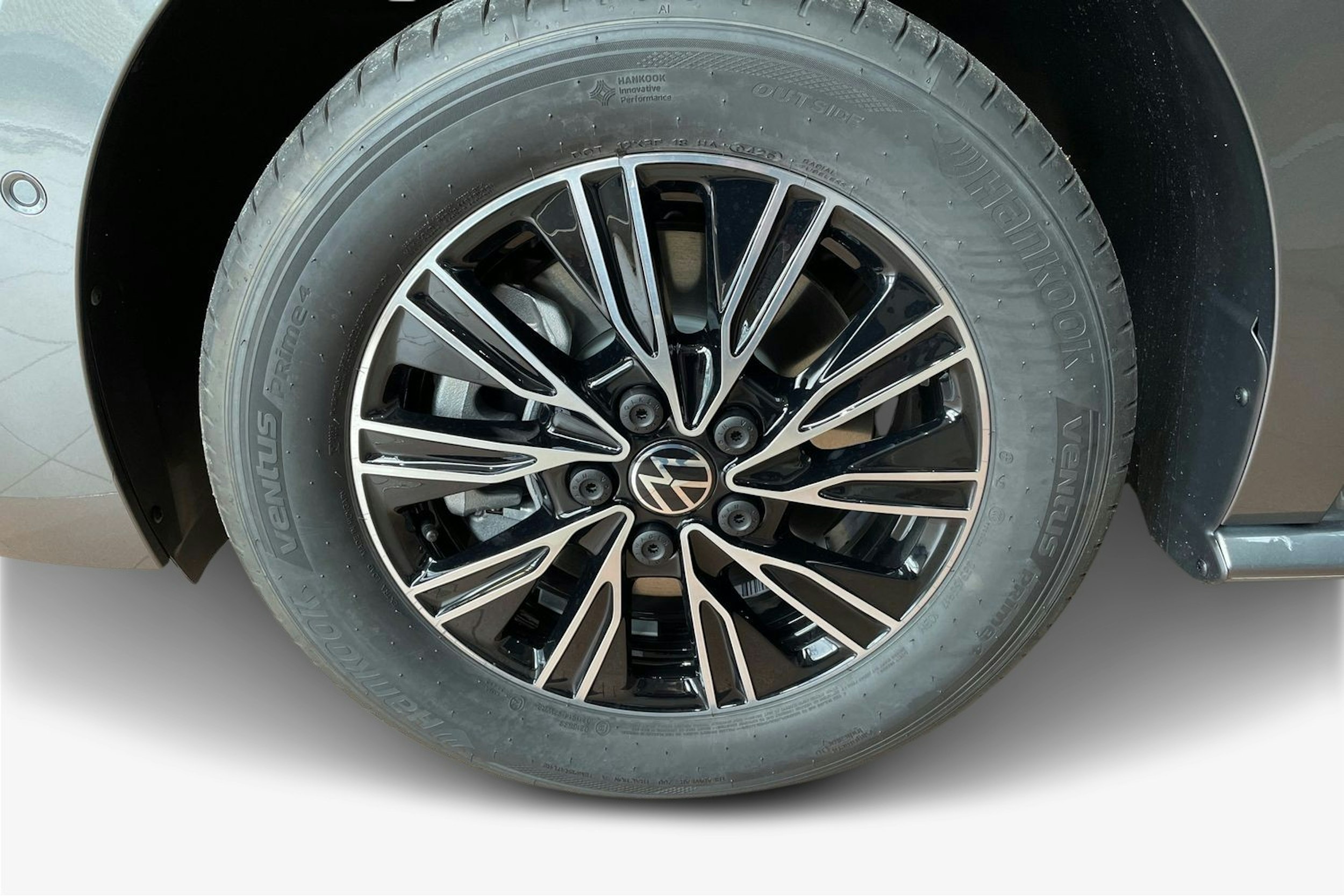 met. harmaa Volkswagen Multivan 2025 kuva 11.