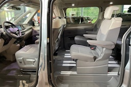 met. harmaa Volkswagen Multivan 2025 kuva 13.