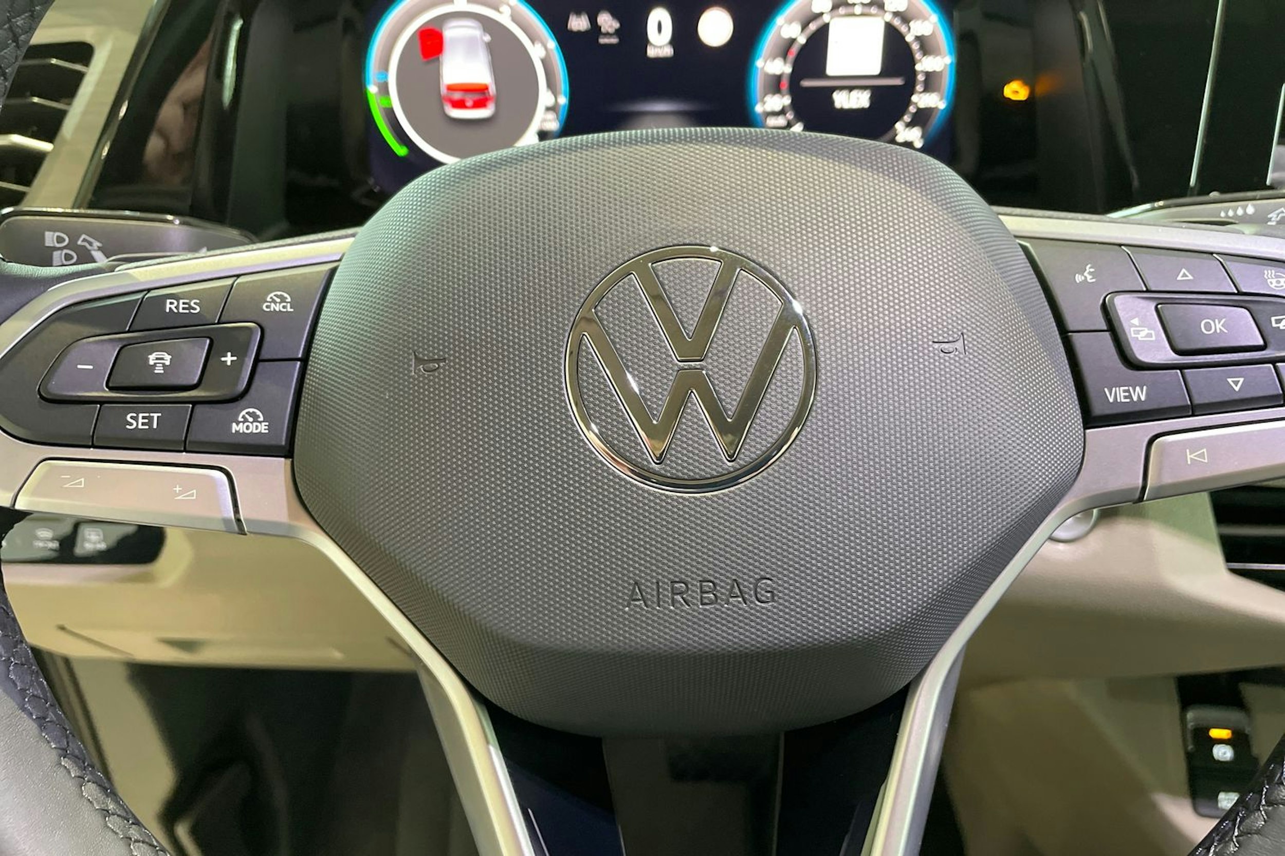 met. harmaa Volkswagen Multivan 2025 kuva 17.