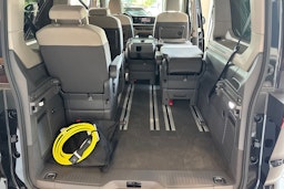 musta Volkswagen Multivan 2025 kuva 14.