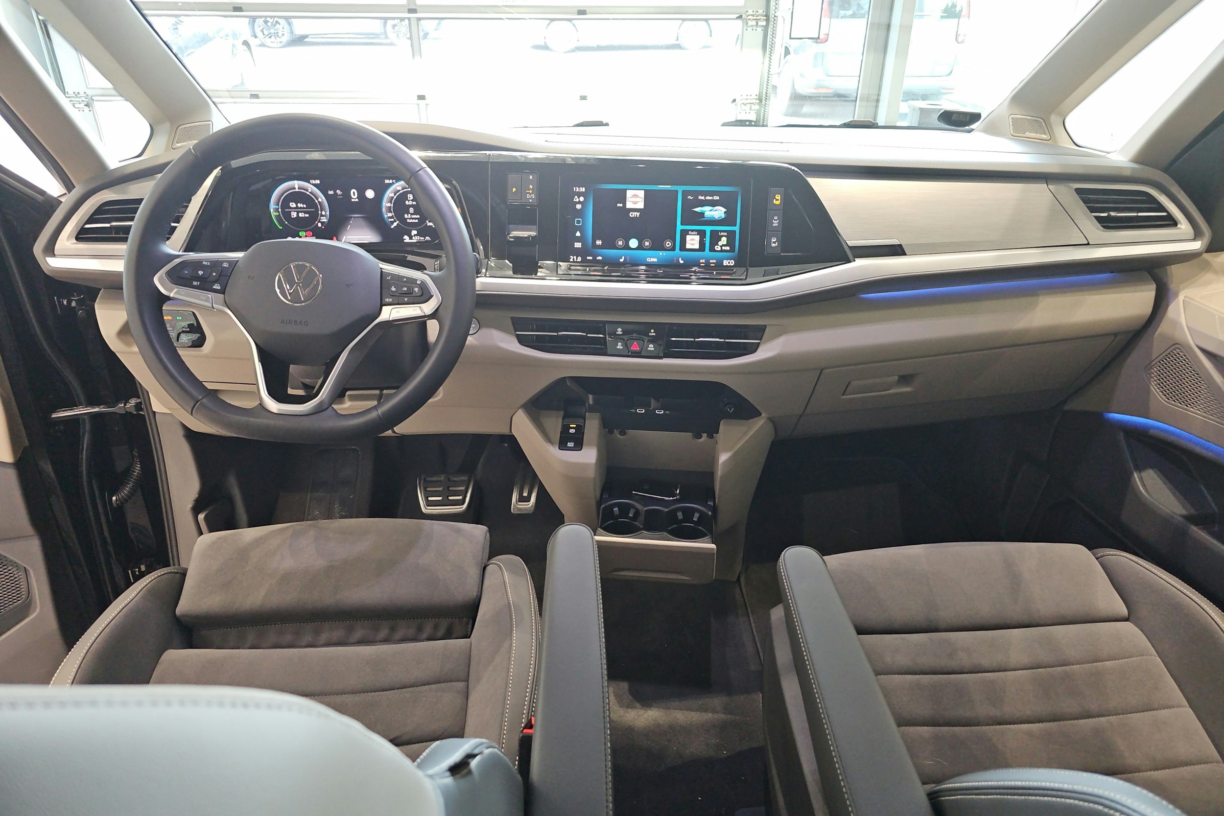met. musta Volkswagen Multivan 2025 kuva 7.