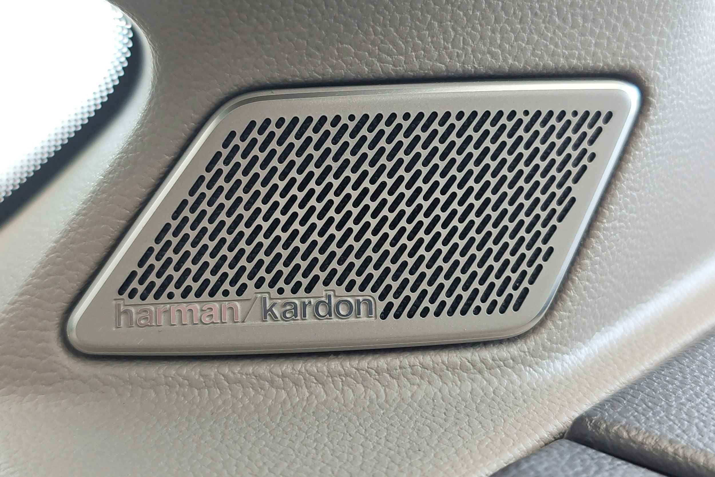 met. musta Volkswagen Multivan 2025 kuva 13.
