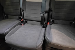 Harmaa Volkswagen Multivan 2025 kuva 14.