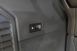 Harmaa Volkswagen Multivan 2025 kuva 18.