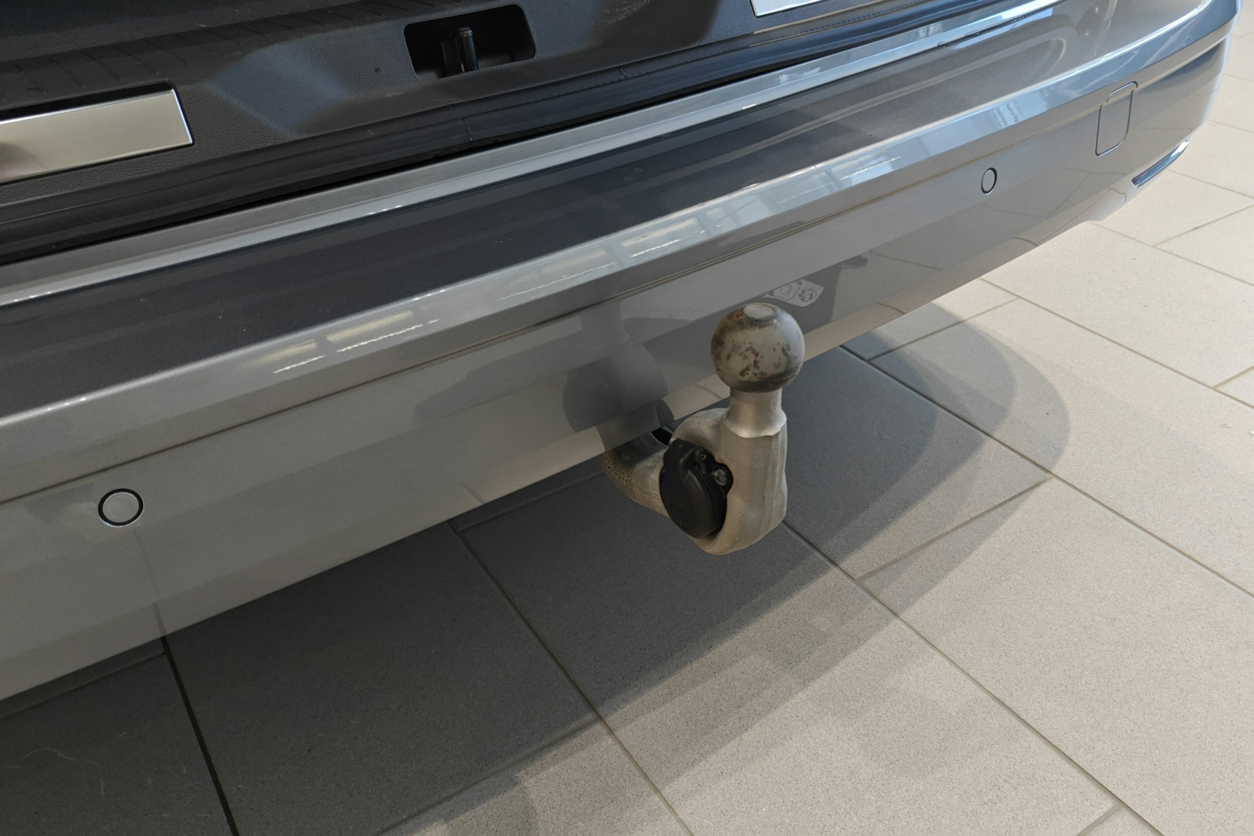 Harmaa Volkswagen Multivan 2025 kuva 19.