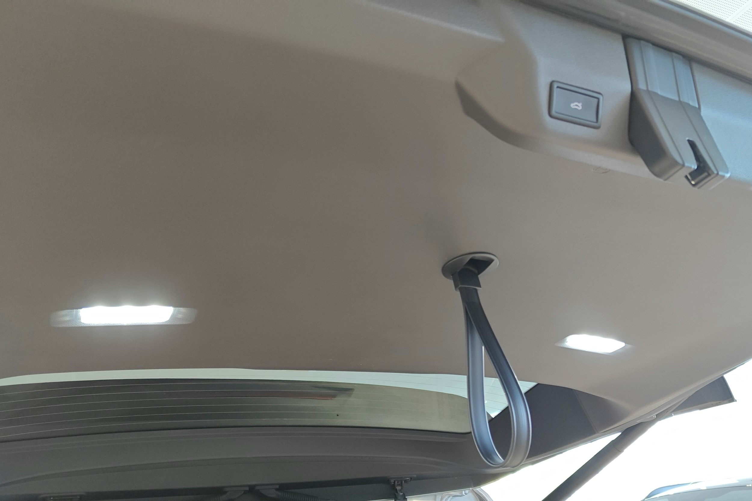 Harmaa Volkswagen Multivan 2025 kuva 20.