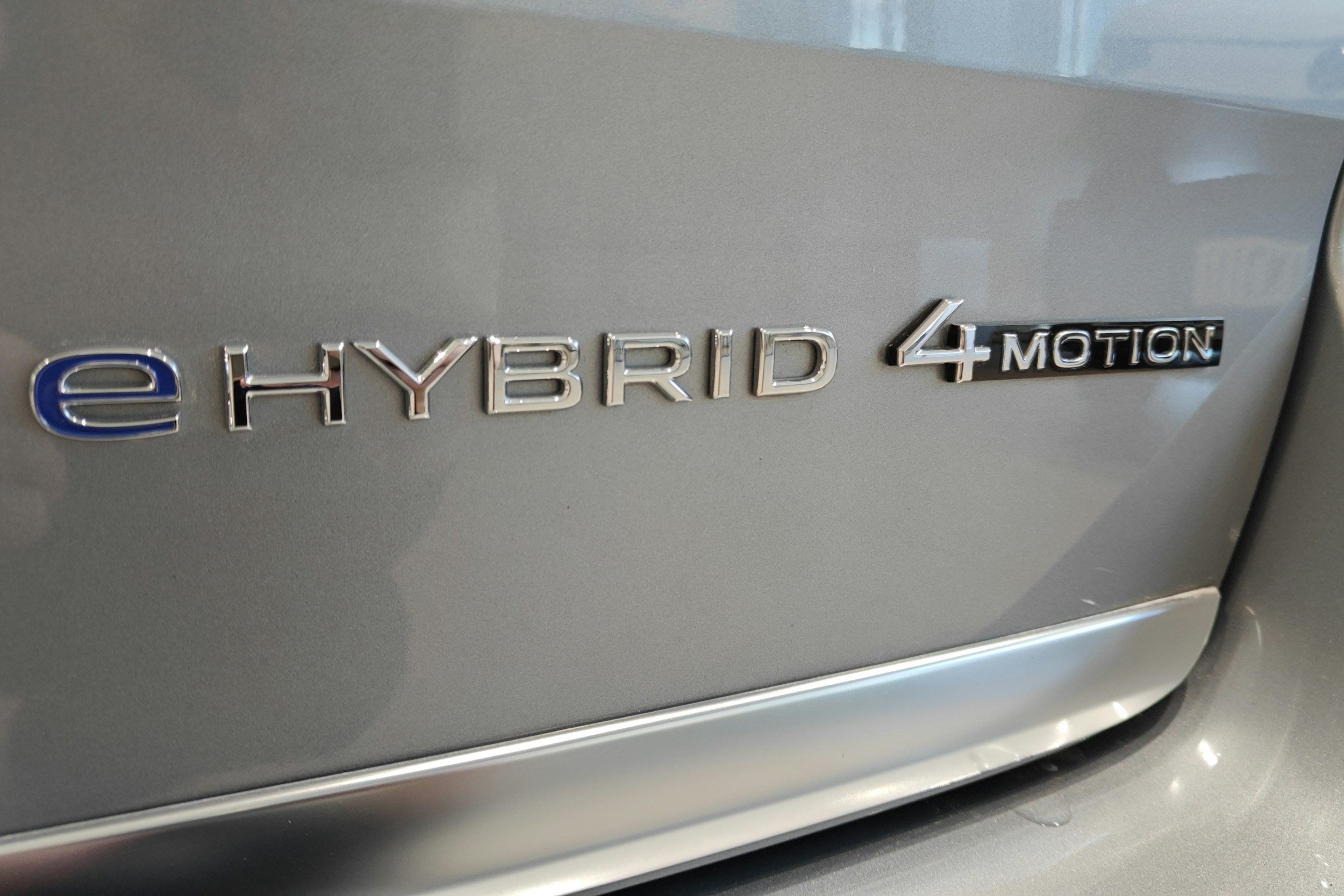 Harmaa Volkswagen Multivan 2025 kuva 21.