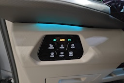 Harmaa Volkswagen Multivan 2025 kuva 25.