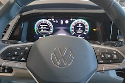 Harmaa Volkswagen Multivan 2025 kuva 26.