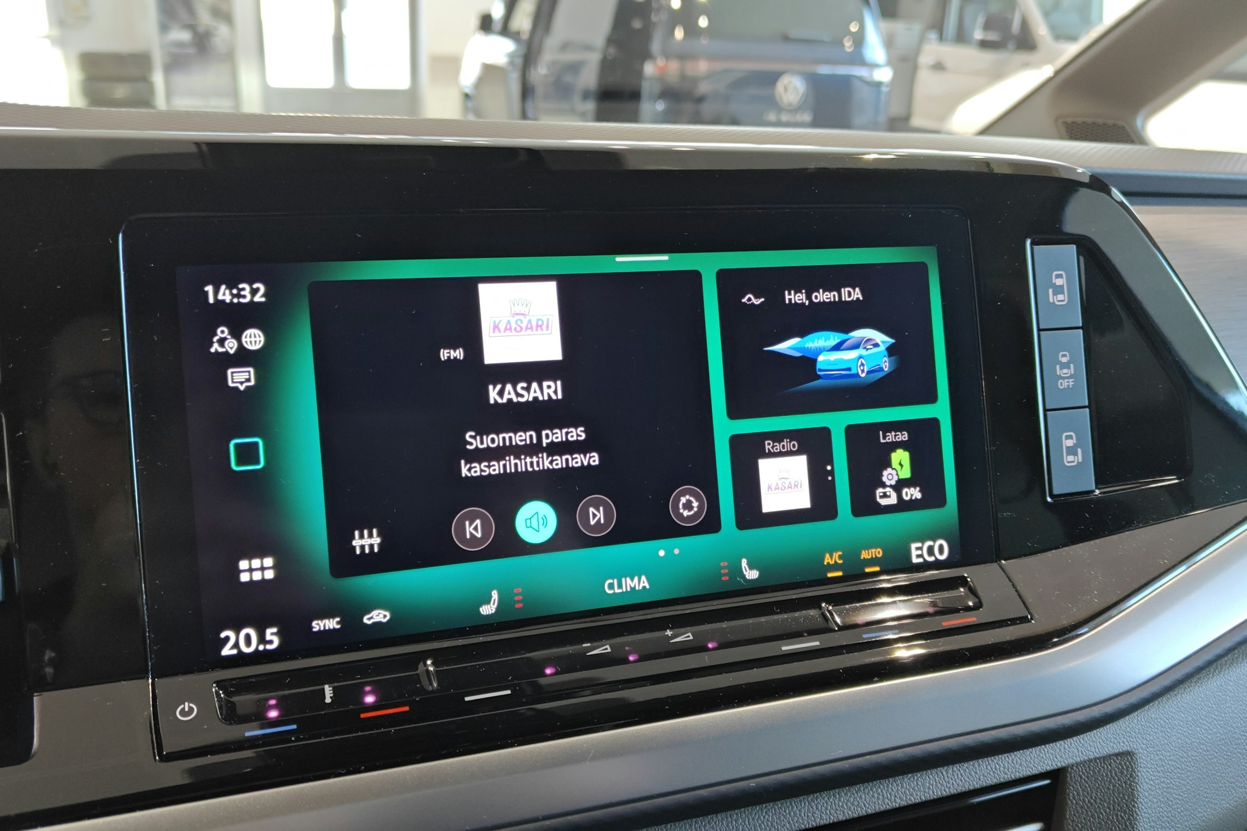 Harmaa Volkswagen Multivan 2025 kuva 29.