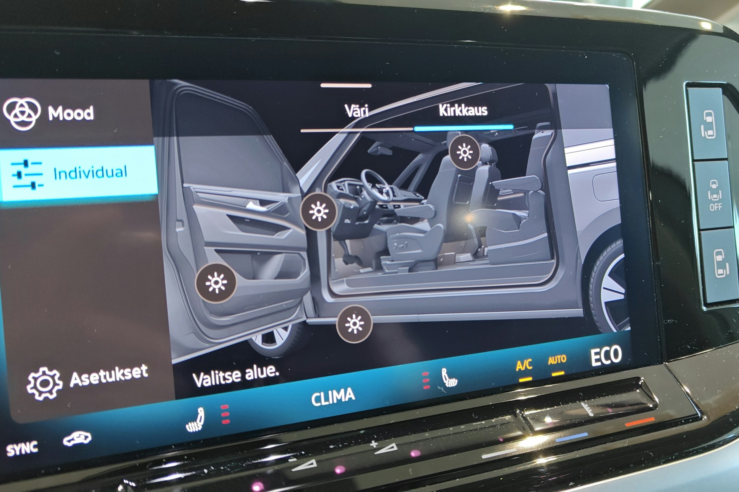 Harmaa Volkswagen Multivan 2025 kuva 35.