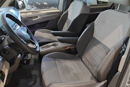 Harmaa Volkswagen Multivan 2025 kuva 38.