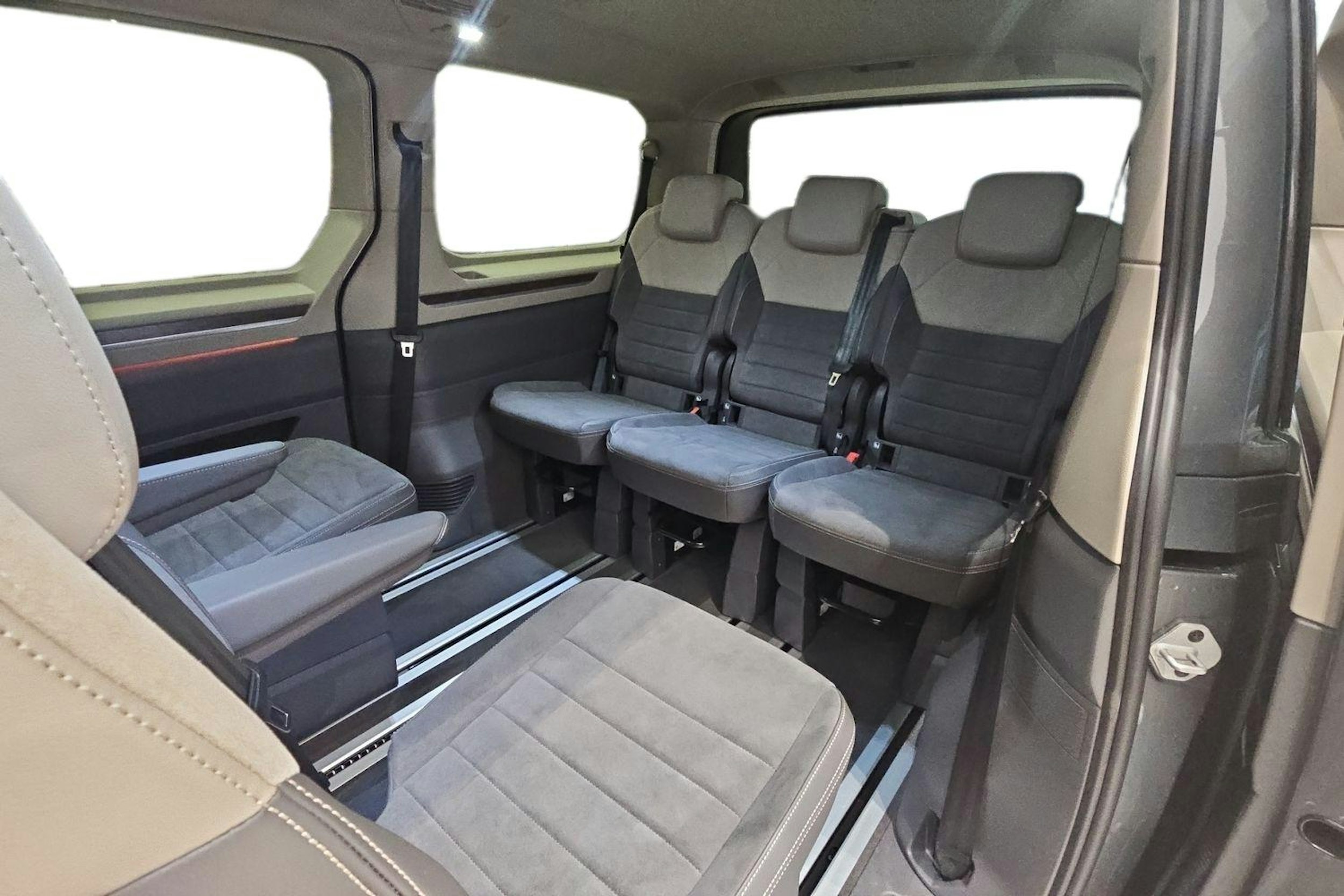 met. harmaa Volkswagen Multivan 2026 kuva 8.